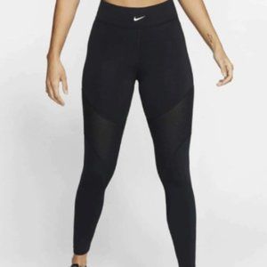 Nike Pro AeroAdapt Women’s Tights in Black, Size XS